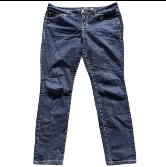 Torrid Classic Skinny Jeans - Picture 2 of 8